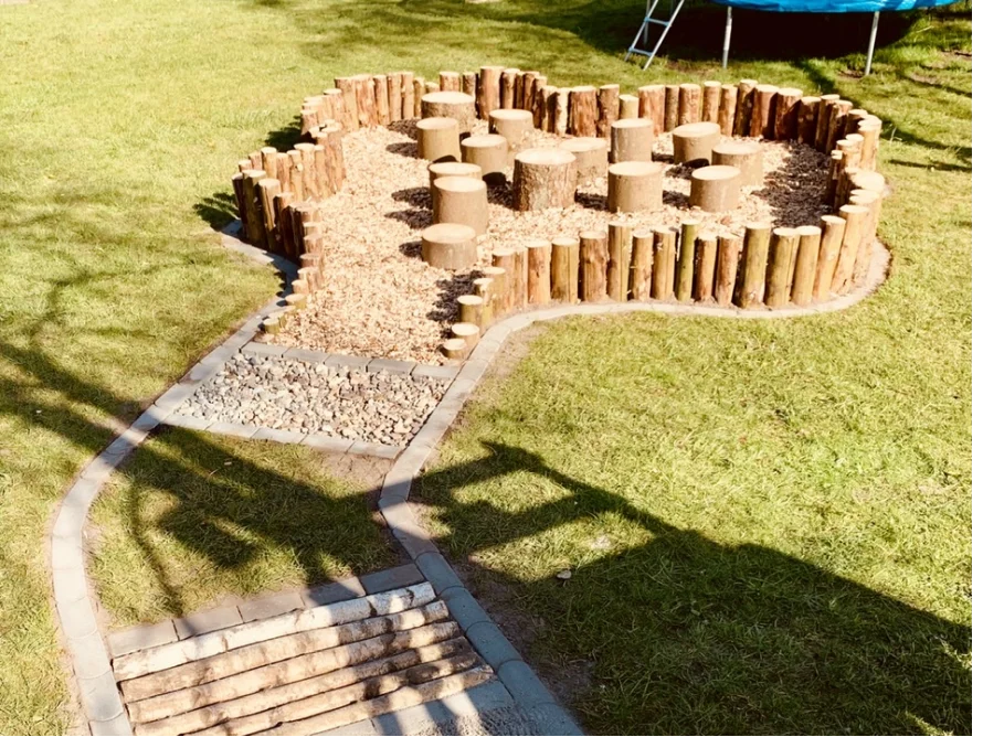 Barfußpfad im Garten