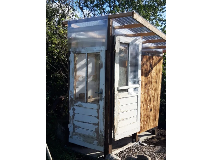 Gartenhausgrundgerüst mit Tür