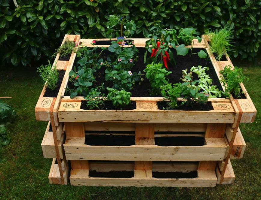 Hochbeet aus Paletten