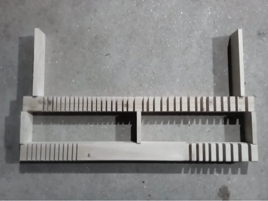 Holzkonstruktion mit mehreren Fächern