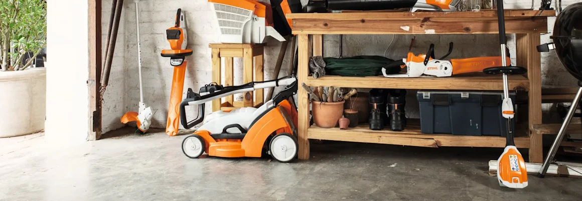 Gartengeräte im Schuppen