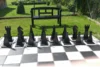 Großes Schachspiel im Garten