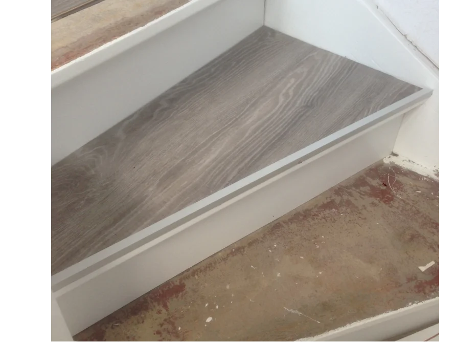 Fliese auf Treppenstufe