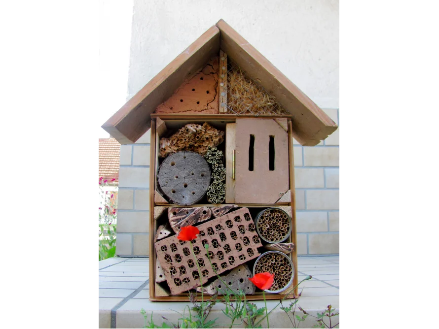 Insektenhotel aus Holz
