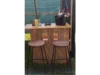Gartenbar mit Barhockern