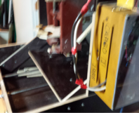 Elektronische Bauteile in einem Gehäuse
