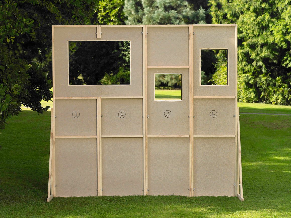 Holzrahmen im Garten