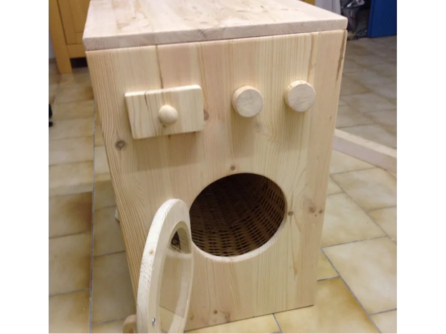 Spielzeugwaschmaschine aus Holz