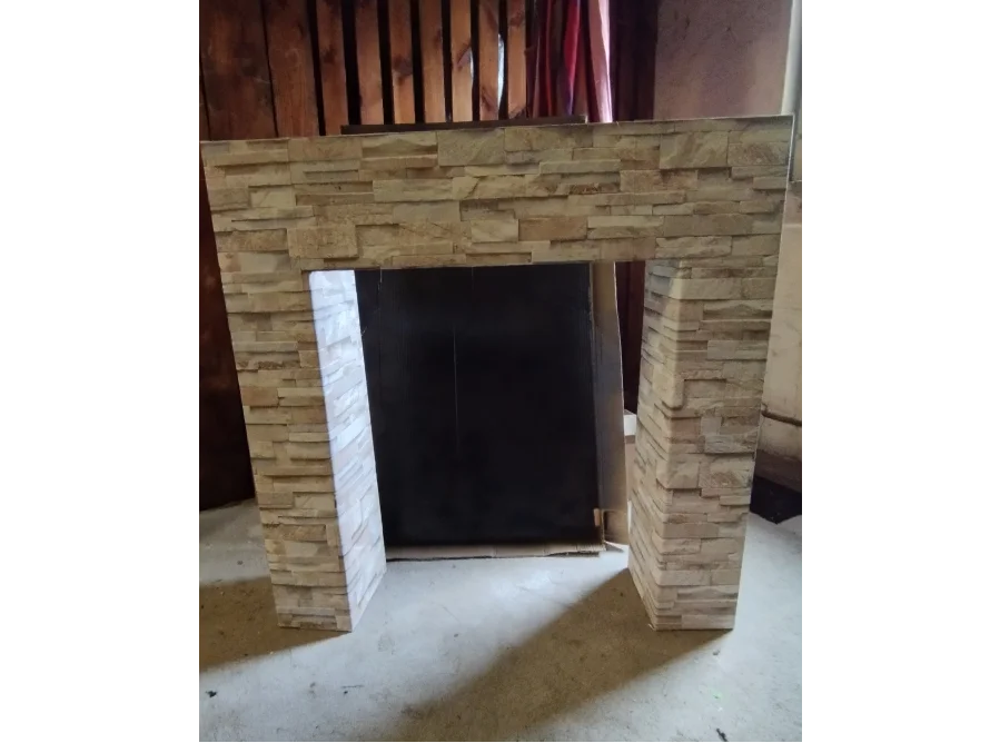 Kaminattrappe aus Steinimitat