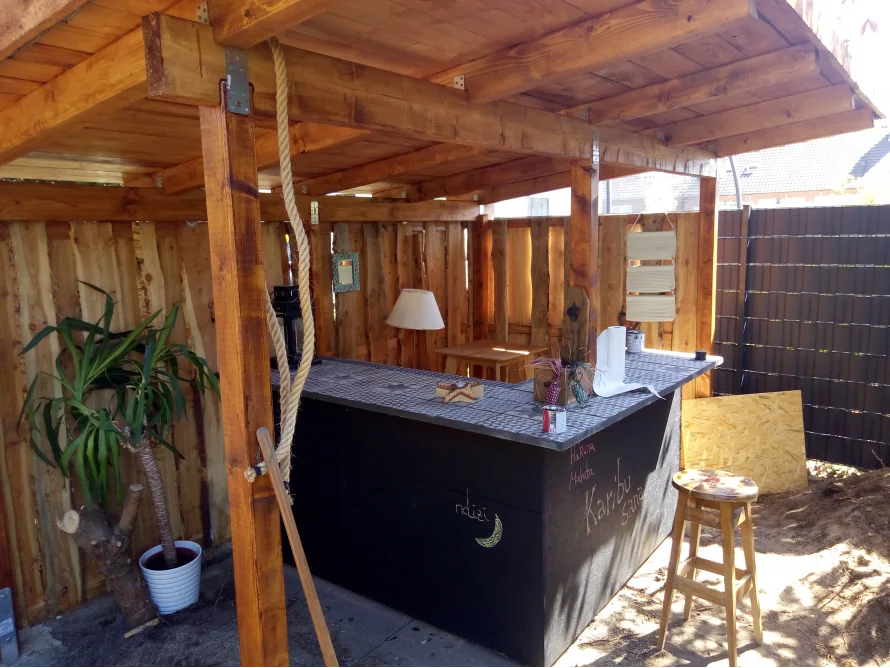 Gartenbar aus Palettenholz