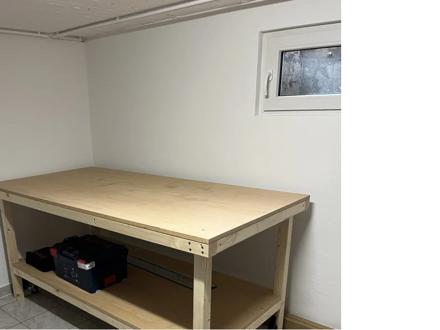 Einfacher Werktisch aus Holz