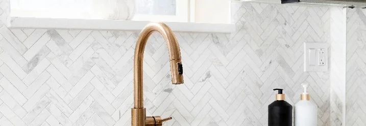 Goldene Küchenarmatur