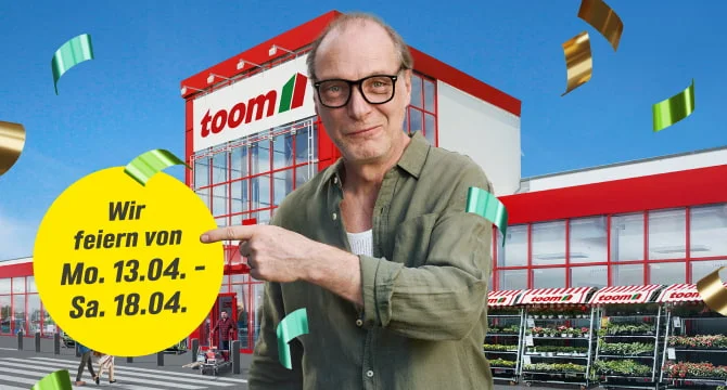 Mensch vor einem Baumarkt, der auf einen Aktionszeitraum zeigt, während Konfetti fliegt.