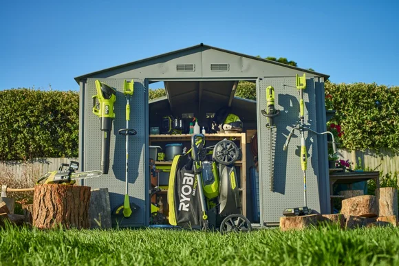 Gartenhaus mit Gartengeräten