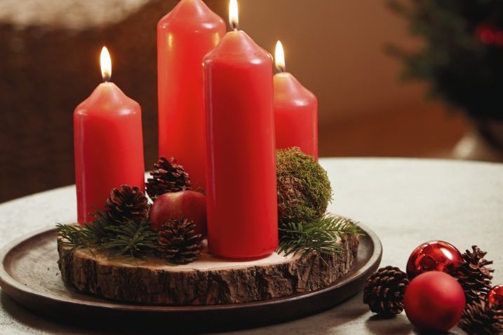 Weihnachtsbastelidee Baumscheibe und Kerzen