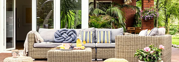 Gemütliche Sitzgruppe auf einer Terrasse