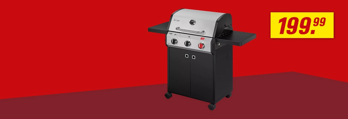 Ein silber-schwarzer Gasgrill mit Unterschrank vor einem roten Hintergrund.