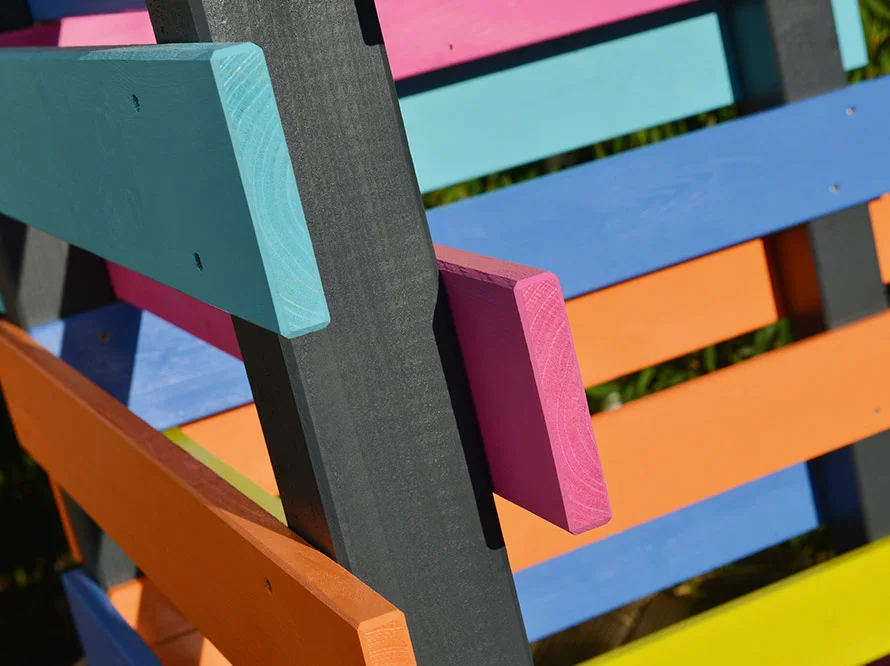 Buntes Gartenhaus aus Holz
