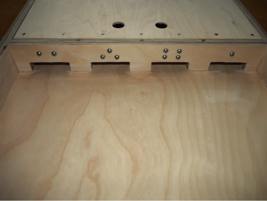 Holzrahmen mit Vertiefungen