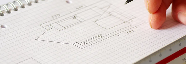 Hand zeichnet Grundriss mit Bleistift.