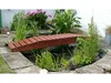 Holzbrücke über einen Teich