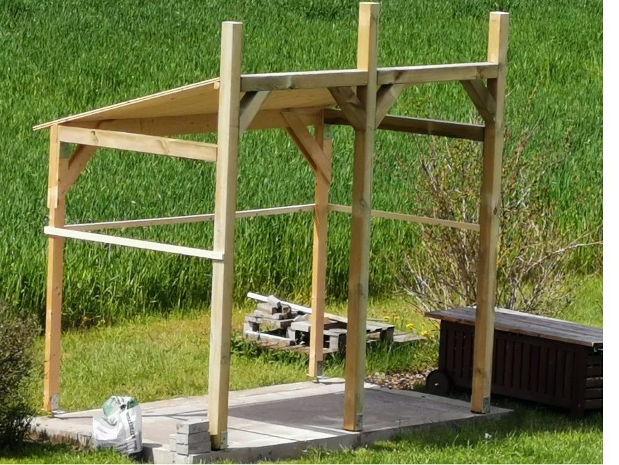 Holzgerüst eines Gartenhauses