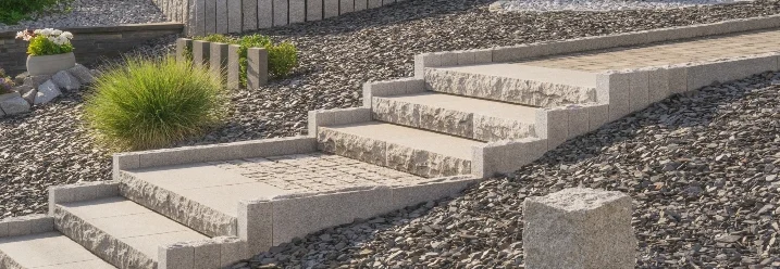 Granittreppe im Garten