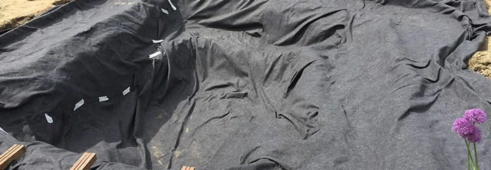 Teichfolie im Garten