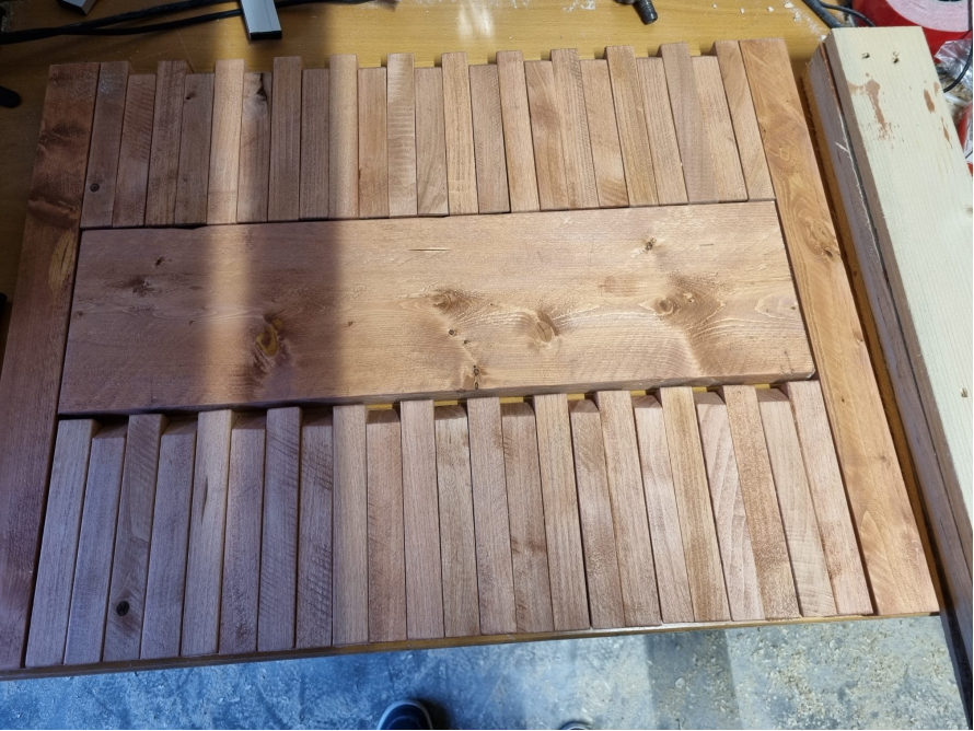 Holzlatten für ein Gartenhaus