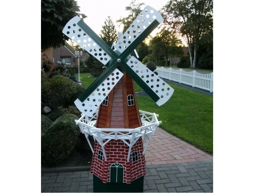 Dekorative Gartenmühle aus Holz
