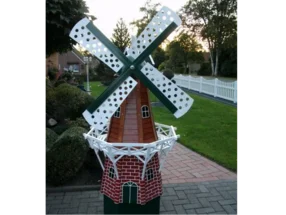 Dekorative Gartenmühle aus Holz