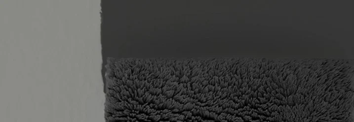 Wand wird mit grauer Farbe gestrichen