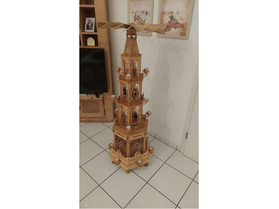 Hölzerner Weihnachtspyramide