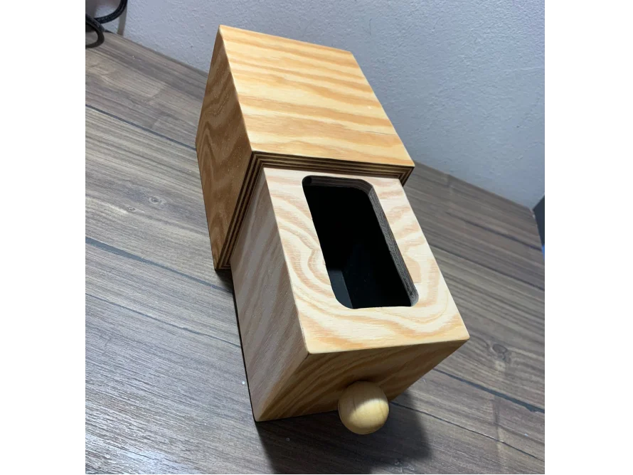 Holzkiste mit Schublade