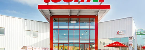 Eingangsbereich eines Baumarktes