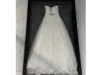 Weißes Brautkleid in Bilderrahmen
