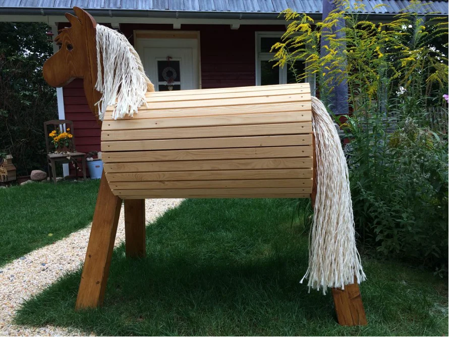 Spielzeugpferd aus Holz