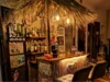 Selbstgebaute Bar im Tiki-Stil