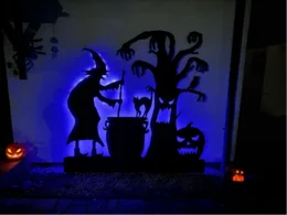 Halloween-Dekoration mit Hexe und Zauberkessel