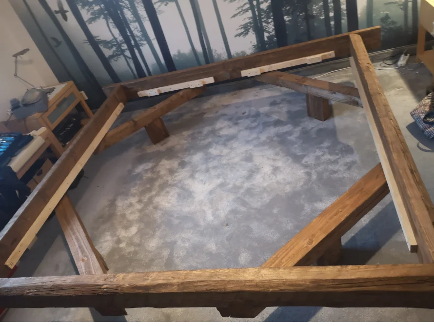 Holzrahmen eines Bettes