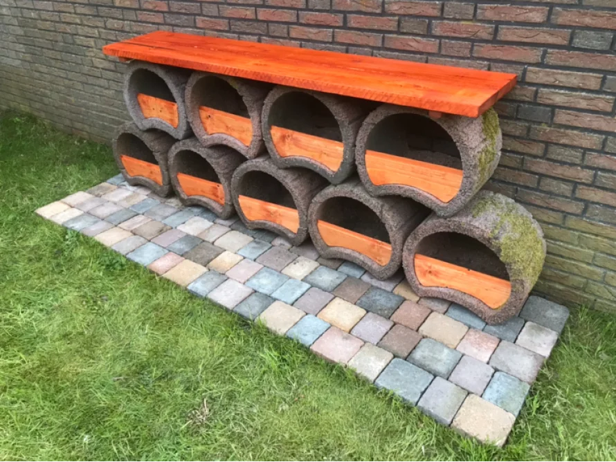 Sitzbank mit Betonsockeln