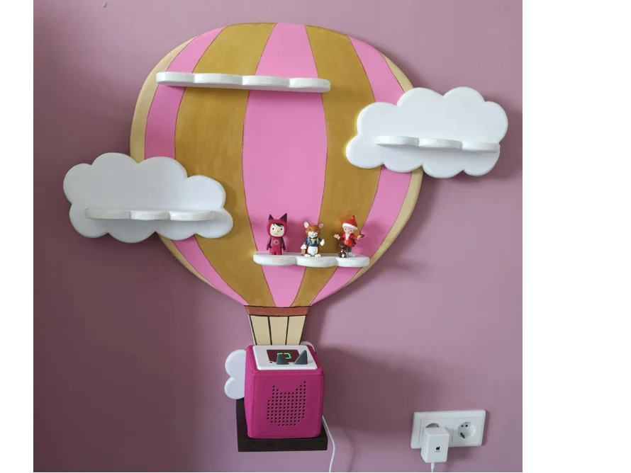 Wandregal in Form eines Heißluftballons