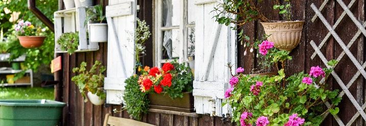 Gartenhaus einrichten: 6 Ideen für kleine Gartenhäuser