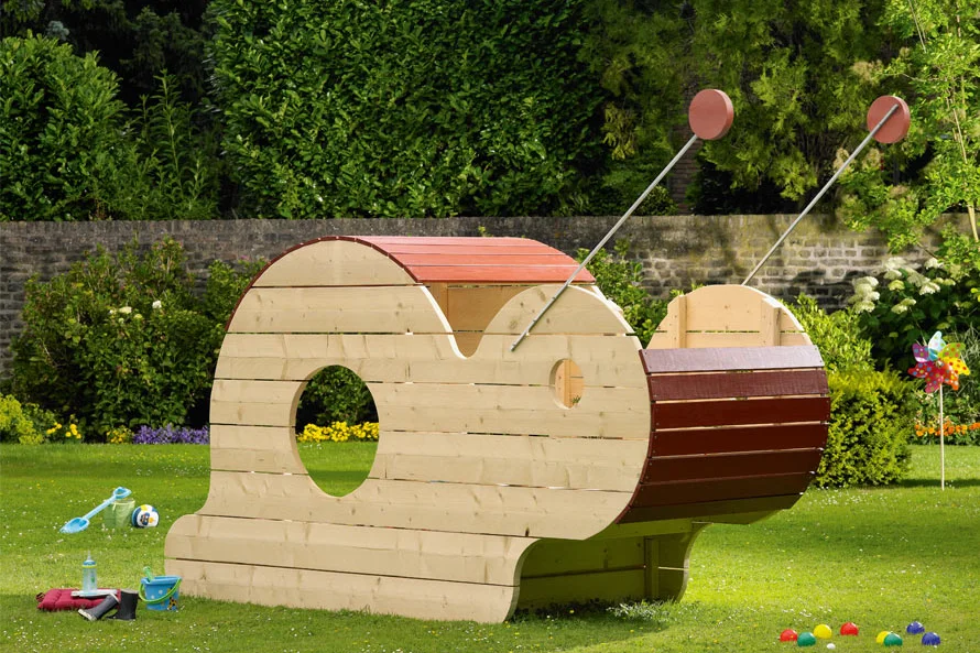 Schneckenförmiges Spielhaus aus Holz