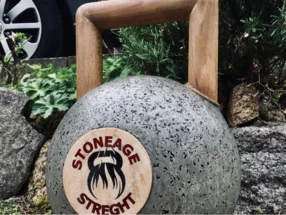 Steinkugel mit Griff