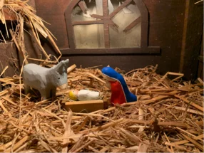 Weihnachtskrippe mit Maria, Josef und Jesuskind