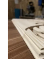 Holzplatte mit gefrästen Kanten