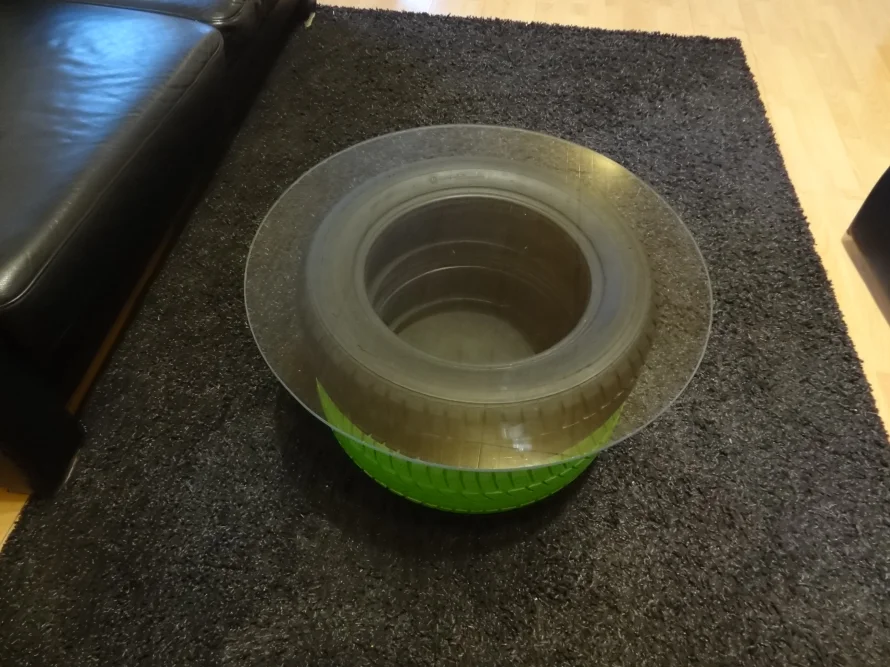 Upcycling-Couchtisch aus einem alten Reifen
