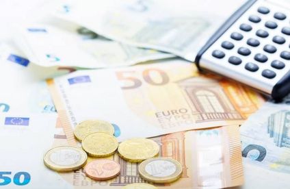 Hohe Bußgelder drohen Bargeld und Taschenrechner