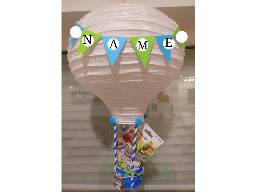 Geschenk zur Geburt in Form eines Heißluftballons